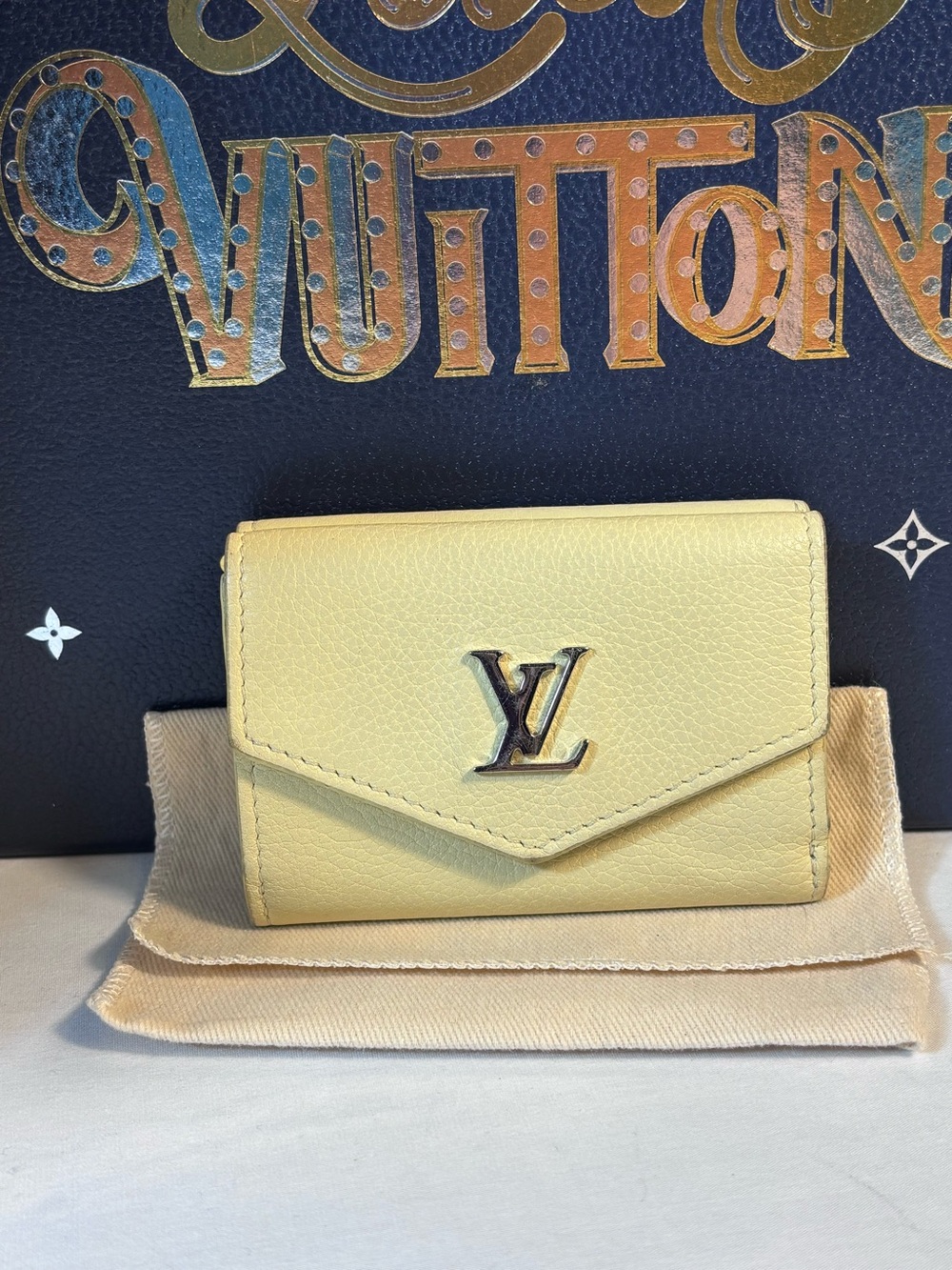 Louis a Vuitton Lockmini Wallet